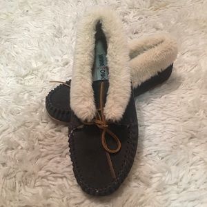 MINNETONKA MOCASSIN SLIPPERS SIZE 8 GRAY